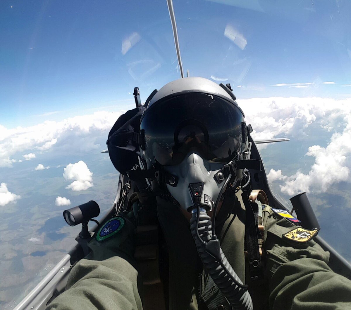 "Una actitud fuertemente positiva creará más milagros...". Es por esto que el #Soldado de #Colombia se concentra en una buena actitud para #Vencer!