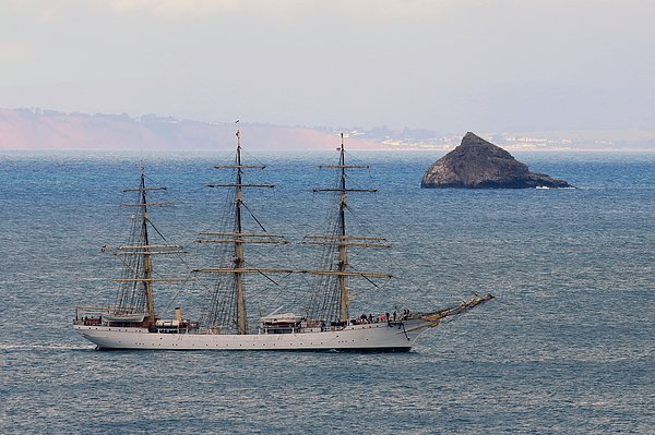 TomWW83's tweet photo. New artwork for sale! - "Tall Ship 'Danmark' passing Thatcher Rock" - https://t.co/je9BmeIscE @fineartamerica https://t.co/LRucTmYurP