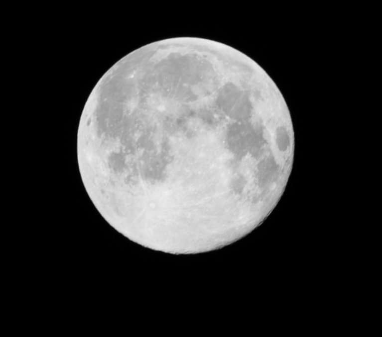 Kelly_Linhart's tweet photo. Hello, full moon. You are not as nice as you look. https://t.co/k68buZdrXk