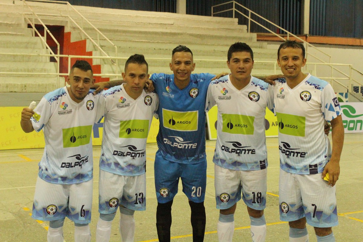 RealCundOficial's tweet photo. ¡Hoy juega Real Cundinamarca!
Esta noche a las 19:00h visitaremos el Palacio de los Deportes de Bogotá para encarar nuestra tercera batalla de la Liga Argos Futsal 2018-I ante Saeta. ¡Una final más para nosotros, vamos por los tres puntos!
#DíaDePartido #SAERC #ElsueñoesReal https://t.co/uoutFOTU6S