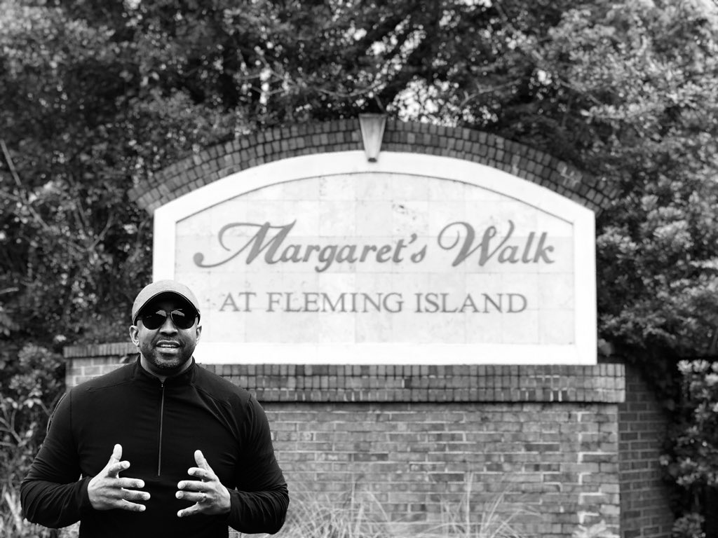 HajjFlemings's tweet image. Hanging out at my island.  We are working on the misspelling of my name!  Back in the day there is a plantation connection, which soiled our history a bit (no pun intended) but we are working to clean that up. #workdetox