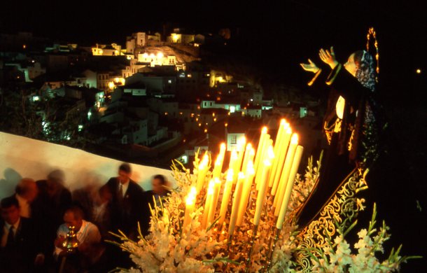 SÁBADO SANTO | Hoy nos desplazamos hasta Setenil de las Bodegas para dar el último empujón de nuestra Semana Santa, en el que acompañaremos un año más a Nuestra Señora de la Soledad <a href="/LosNegrosetenil/">Los Negros</a> #SSantaSetenil2018