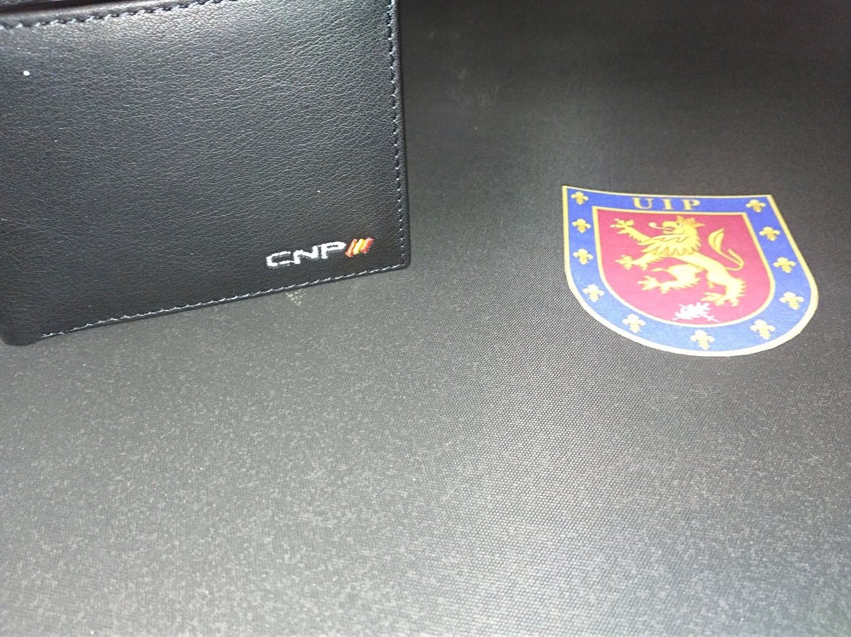 CARTERAS ,PORTAPLACAS , PARA POLICIAS , GC Y FAS tweet media