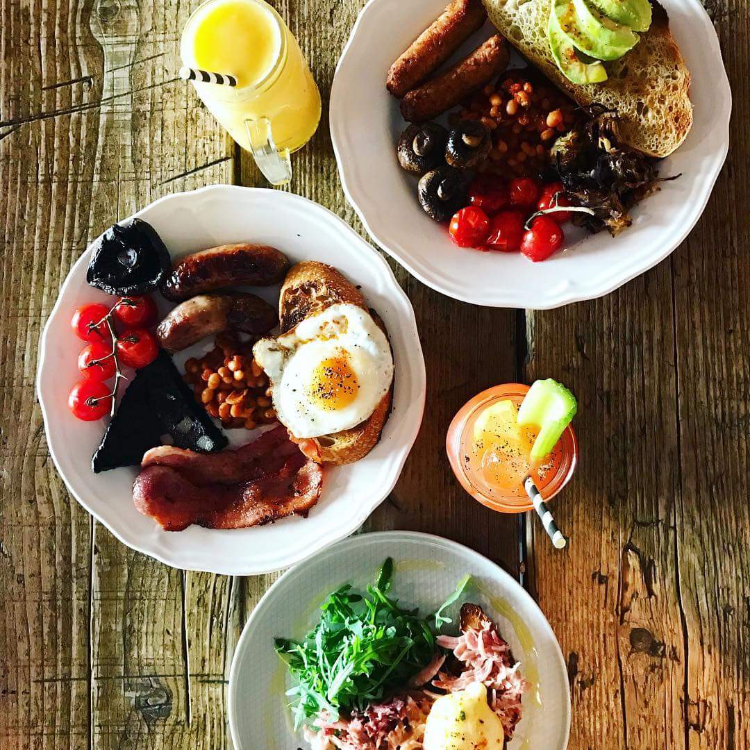 Saturday! Whites Full English &amp; Vegan Full English served all day Saturday &amp; Sunday, along with all our other brilliant breakfast options! Why not have a cheeky Bloody Mary , after all it is he weekend! #alldaybreakfast #whitescafebar #headingley #brunchtime #bankholidayweekend