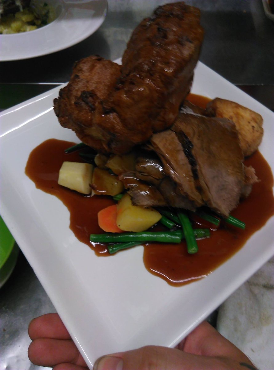 For the best possible end to the week, a delicious 3-course Sunday roast is standard Sunday procedure! bit.ly/2qLJLrz