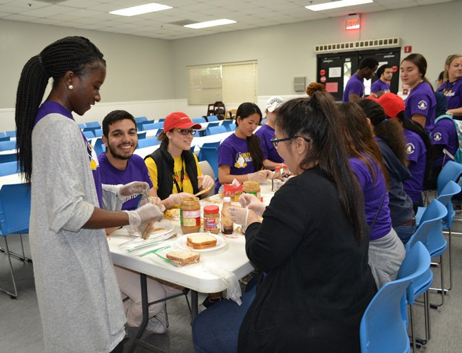 HomelessCfl's tweet photo. This amazing group of volunteers from @valenciacollege for thier Effort to help us sort donations. We're so grateful to them for bringing smiles and making a difference!!!!! We need more support and DONATIONS .. https://t.co/AbILqClPaG