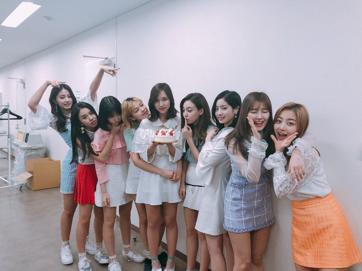 茶々丸 Sur Twitter ミナさん誕生日おめでとう モモちゃんとナヨンちゃんがケーキ狙ってる そういう所も可愛い Twiceミナ誕生日