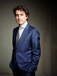 Na een show van #bellaitalia komt een vrouw naar ons toe: ‘Nou zeg Jesse Klaver, wat kan jij zingen zeg!’ Waarom vergelijkt men mij met <a href="/jesseklaver/">Jesse Klaver</a> ?! #dubbelganger