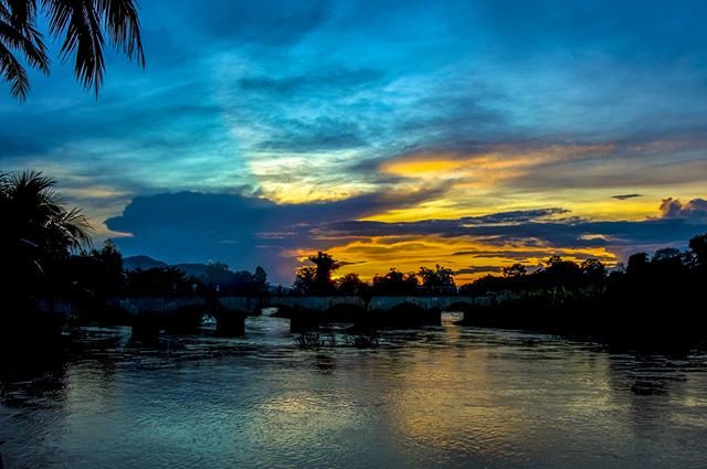 Reposting @welove_world:
Sunset over Mekong river, 4000 islands, Lao #lao #4000islands #sunset

#laos #river #bridge #viewpoint #travel #travelphotogram #travellifestyle #globetrotter #nomadlife #nomadiclifestyle #nomad #digitalnomad #instaphotogram #instatravelgram