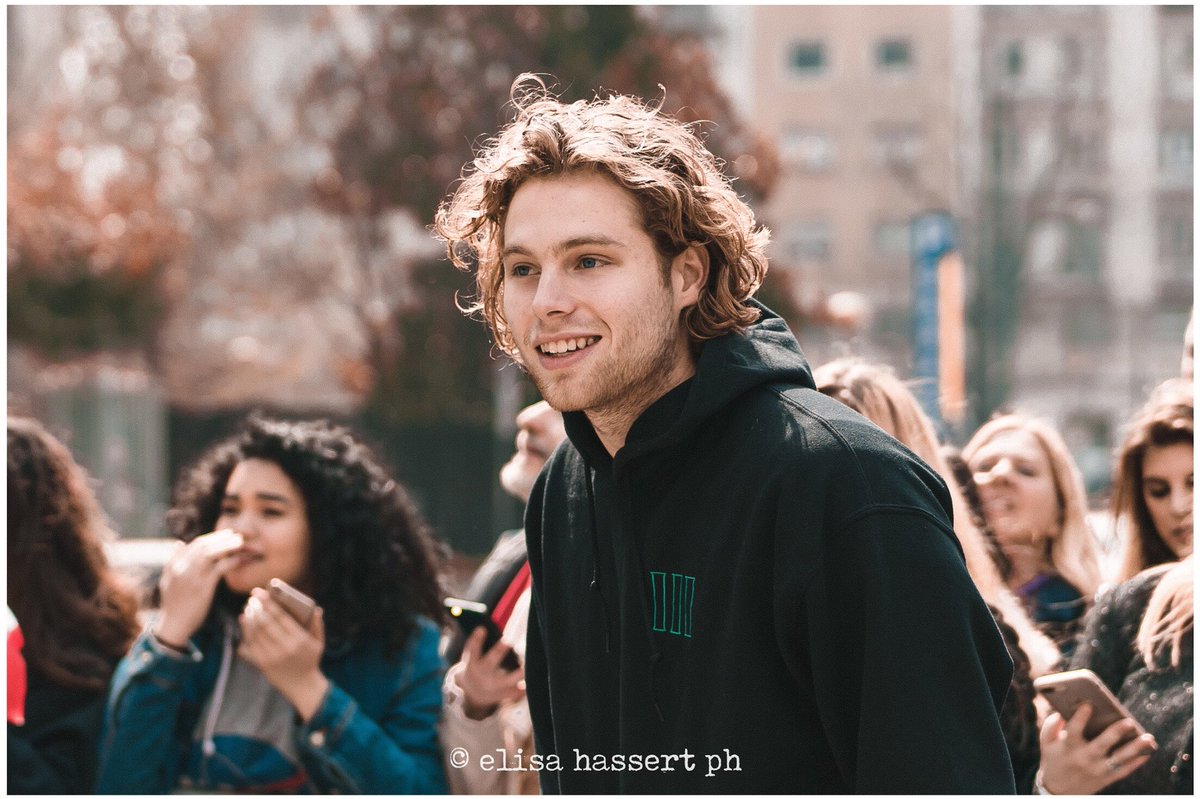 pellicolaa's tweet image. Luke Hemmings in Milan 🌹
All pictures by me, if you repost give me full credits pls ✨