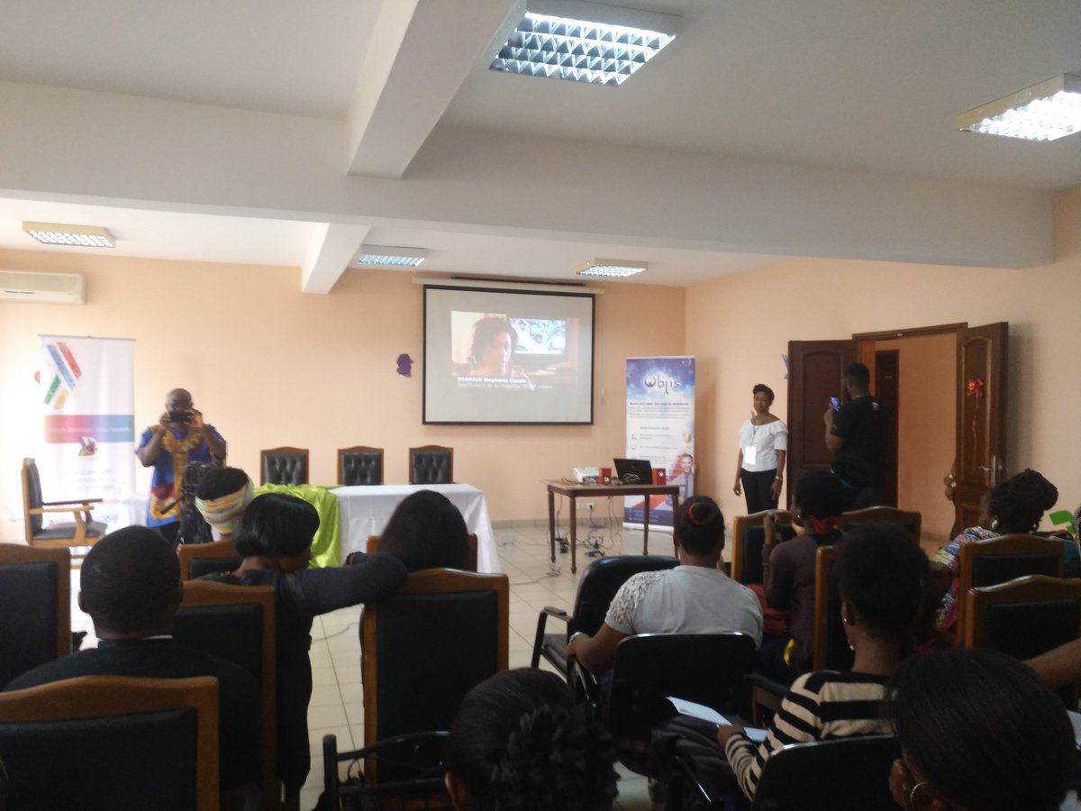 Hermineuuuh's tweet photo. Partage d'expérience avec Stéphanie Ntamack.
#WTM2018
#IWD
#WTMYaounde https://t.co/2JUFtiO1cZ
