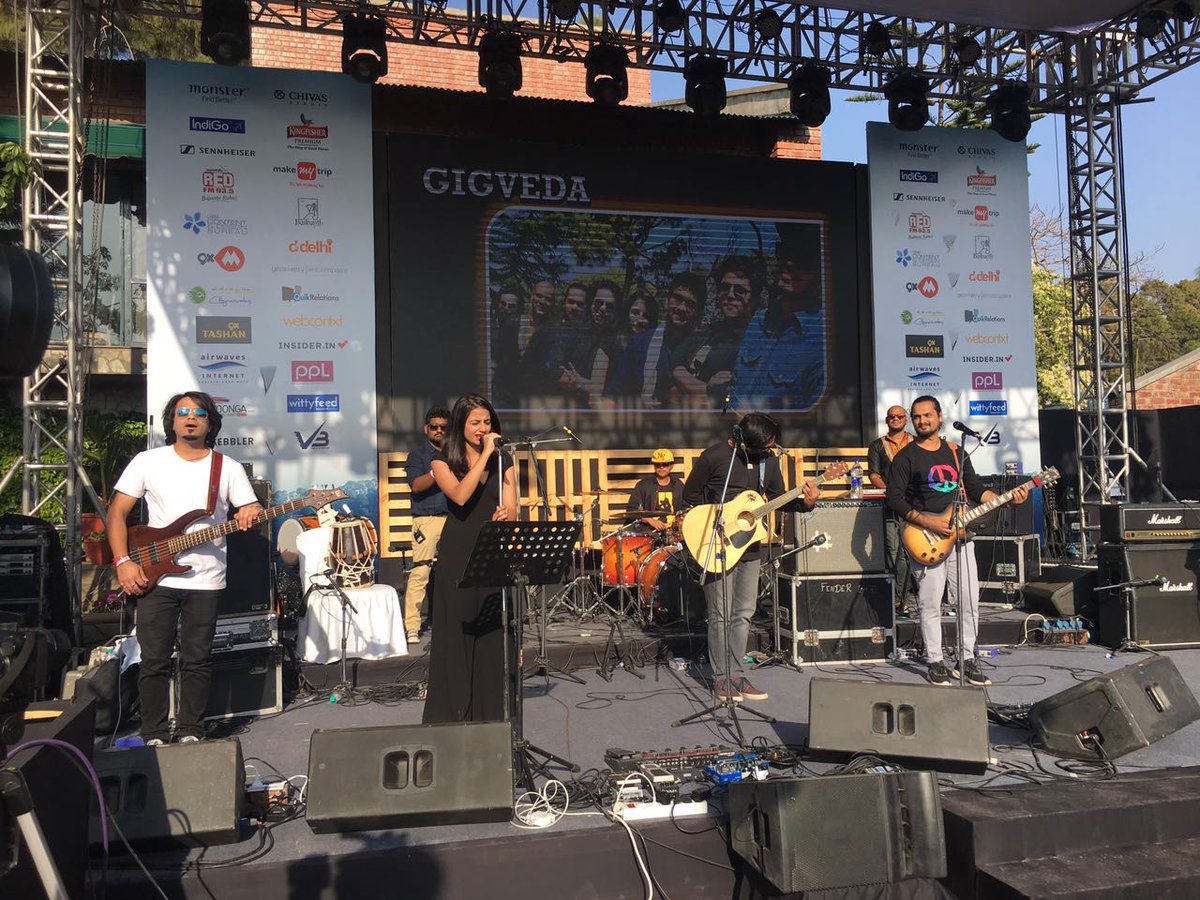 BursonIndia's tweet photo. The magic that happens when a @GenesisBM alumnus performs for @GenesisFndn #KRBF2018 , proud of you @JapneetKathuria You Rock! #GBMerForLife #BeatsForAHeart https://t.co/sGiL45GKTy