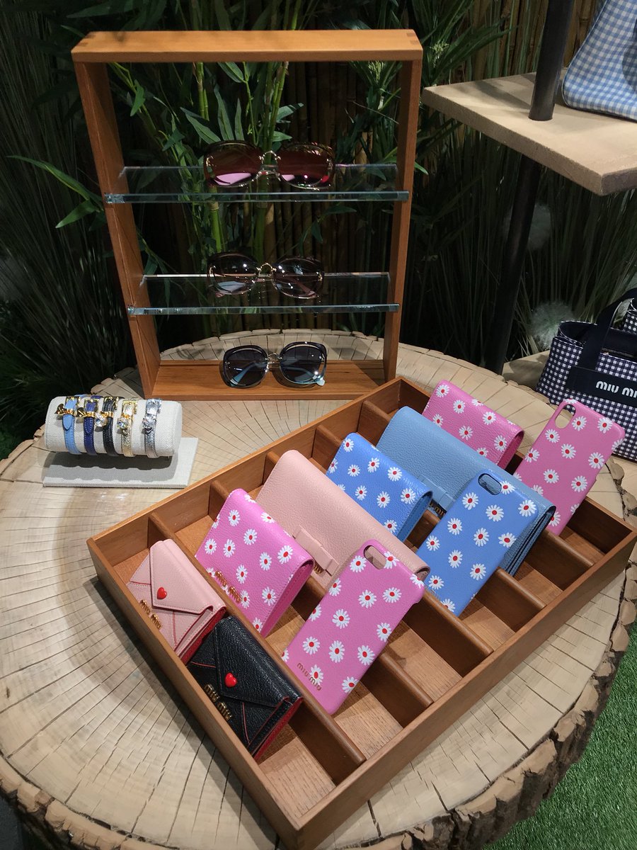 توییتر Dragon در توییتر 池袋まで足を運んだ帰りに 西武池袋本店のイベントスペースでmiu Miuさんが期間限定開催中のポップアップストア ミュウミュウ ピクニック をチラ見 高原をイメージしたスペースにピクニックをテーマにしたバッグ アクセサリー等の多彩な توییتر Dragon در توییتر 池袋まで足を運んだ帰りに 西武池袋本店のイベントスペースでmiu Miuさんが期間限定開催中のポップアップストア ミュウミュウ ピクニック をチラ見 高原をイメージしたスペースにピクニックをテーマにしたバッグ アクセサリー等の多彩な