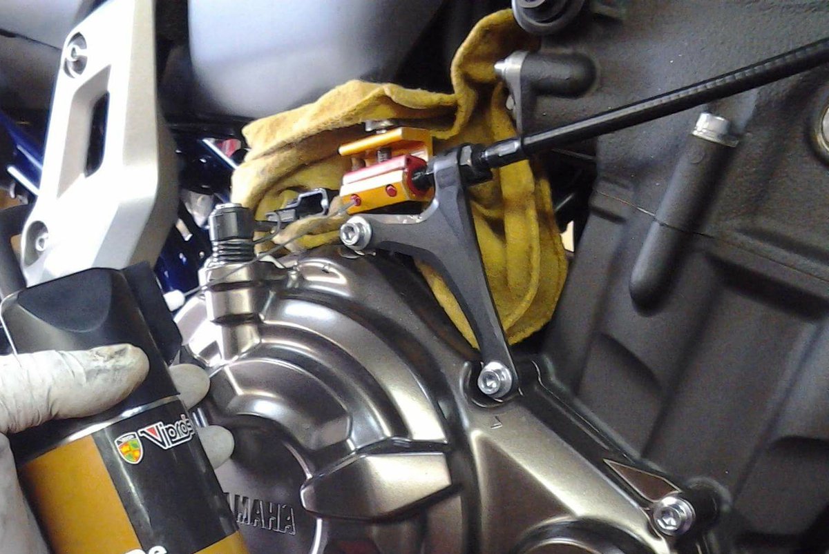 High Neco 今日バイクの初回点検でした うちのmt 07くんはクラッチのミートポイントが遠くて 極端な言い方すると手をパーに近い状態で半クラだったので自分で調整しようかひと月くらい悩んでたけど バイク屋のおっちゃんに言うたら秒で調整おわた 笑