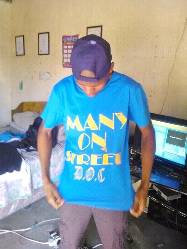 The time  z coming, single on the way
Song called #ManyOnStreet