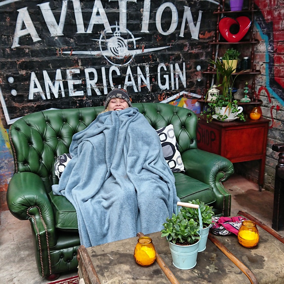 Here is our Becky getting blankets preheated and hot water bottles at the ready, the cold can't stop us! ☀️🍸✨ #toastywarm #gingardenliverpool