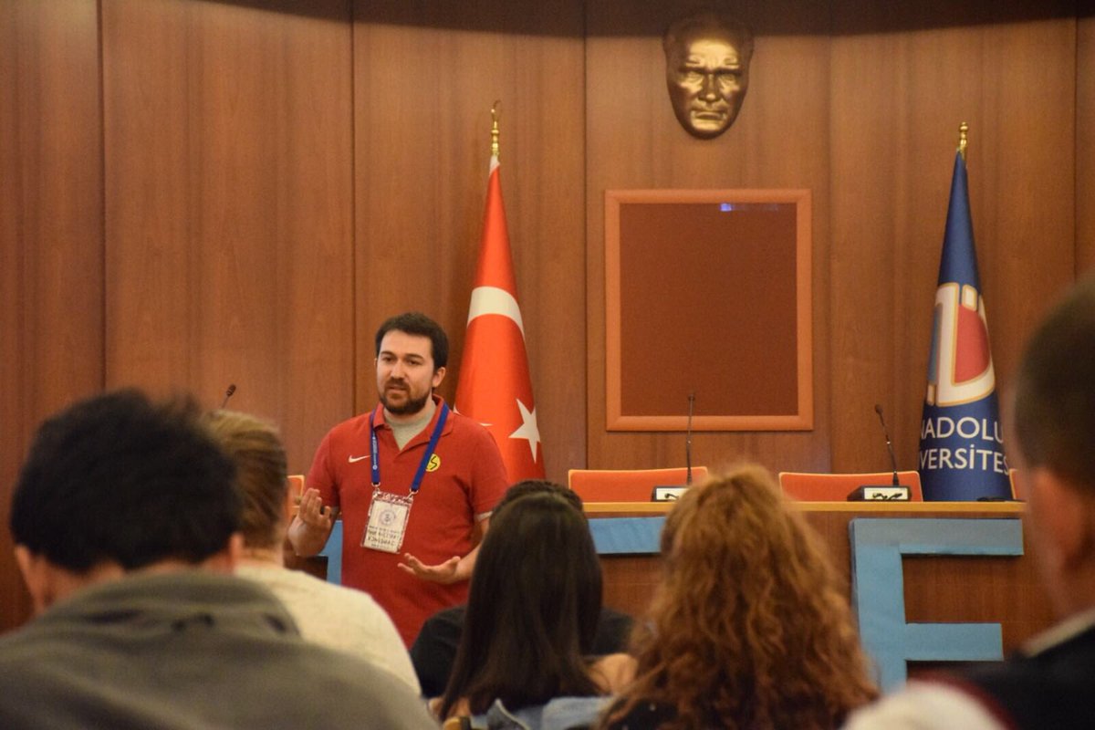 ING BANK İnovasyon Atölyesi Koordinatörü Fırat Akçoray ile Blockchain Teknolojisi ve Kriptoparalar etkinliğimiz başlamıştır.
#blockchain #anadoluieee #kriptopara @anadoluieee #fıratakçoray @akcoray