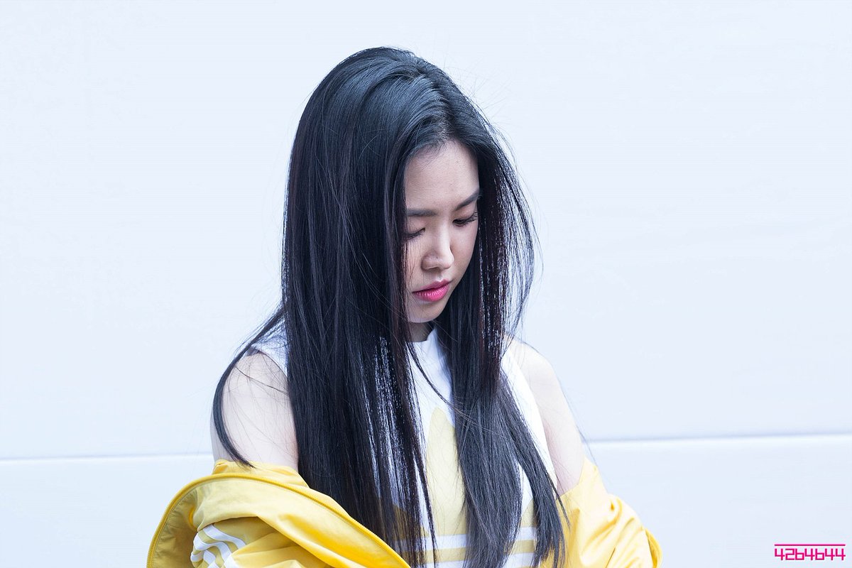 apink644's tweet photo. 180331 아디다스 TLKS 손나은(@Apinksne ) 프리뷰 4pics
#APINK #apinksne #에이핑크 #손나은 #프리뷰 https://t.co/tTrxDoMqOo