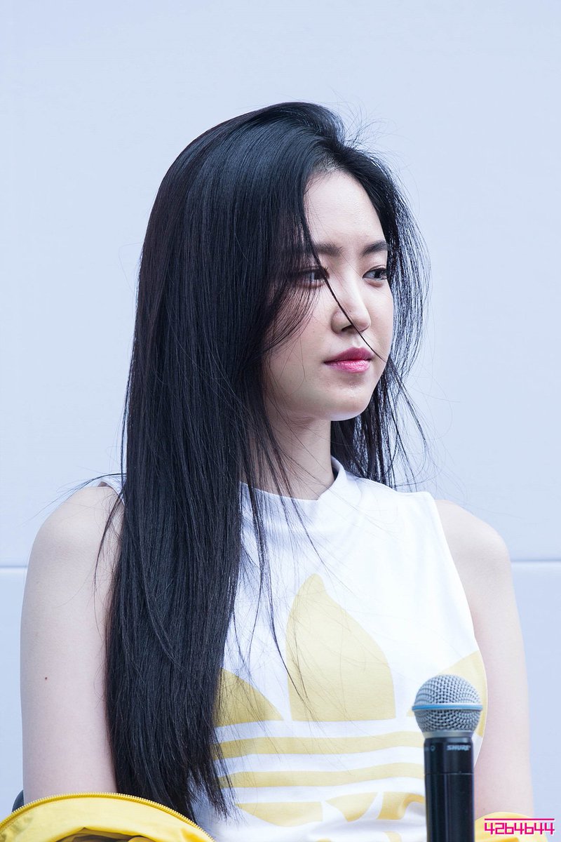 180331 아디다스 TLKS 손나은(@Apinksne ) 프리뷰 4pics
#APINK #apinksne #에이핑크 #손나은 #프리뷰