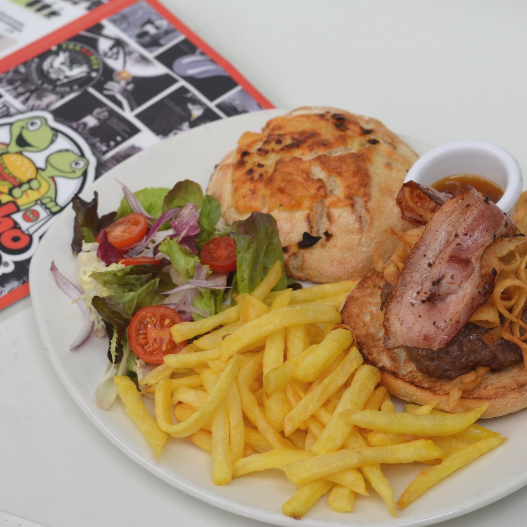 ¿Quién se apunta a una deliciosa hamburguesa de <a href="/ganchoydirecto/">Gancho y Directo</a>? 
#zocodepozuelo #gastrozoco #GanchoYDirecto