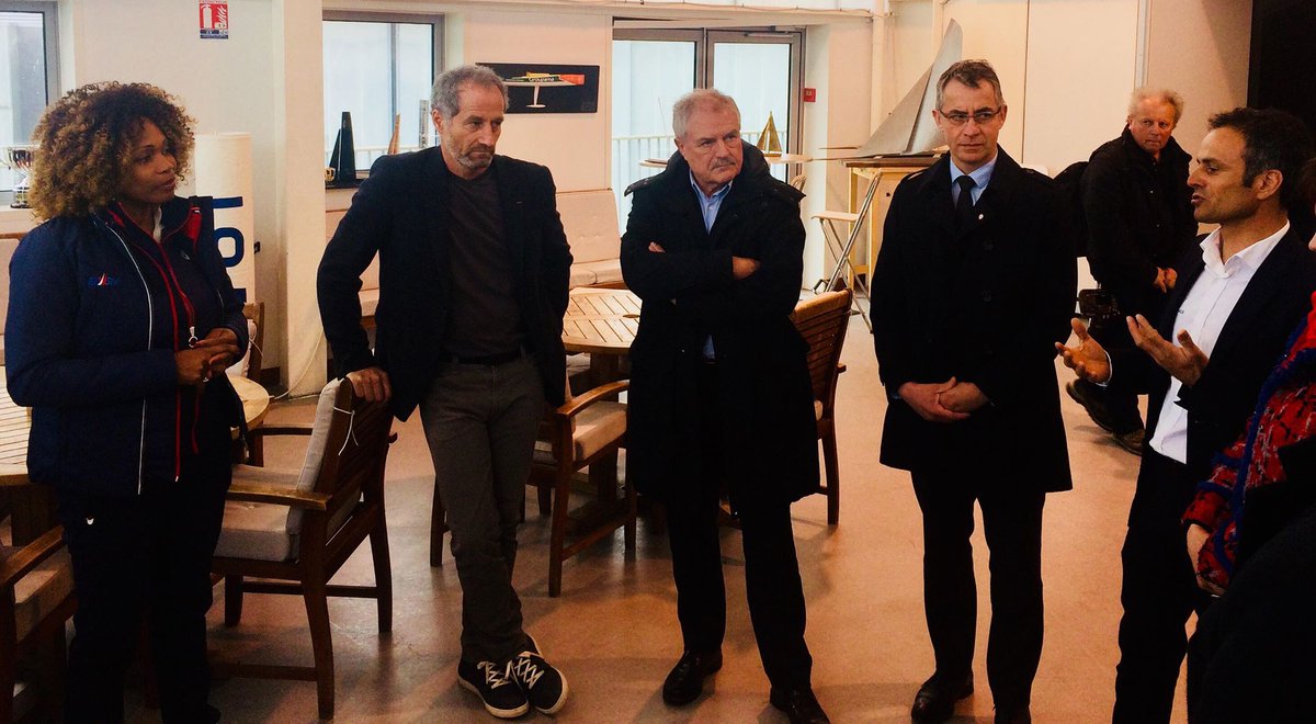 MaxFalc's tweet photo. Visite de Laura Flessel, Ministre des sports à #LorientLaBase. Accueillie par Michel @desjoyeaux, Franck Cammas et l'équipe de @VoileBanquePop, elle a pu avoir un échange constructif autour des compétences que regroupe @Lgrandlarge. Un moment sympathique auquel j'ai pu assister. https://t.co/5OtjoOMcec