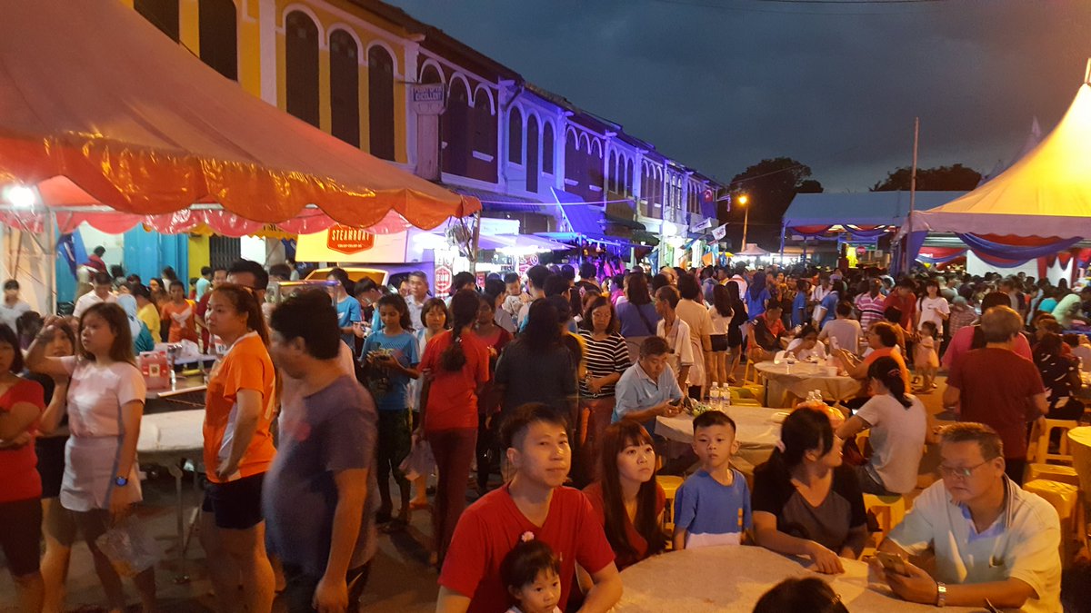 SoonDanny's tweet photo. Paloh Old Street Carnival @HishammuddinH2O @onnhafiz @khalednordin @weekasiongmp https://t.co/lIcomkkDlA