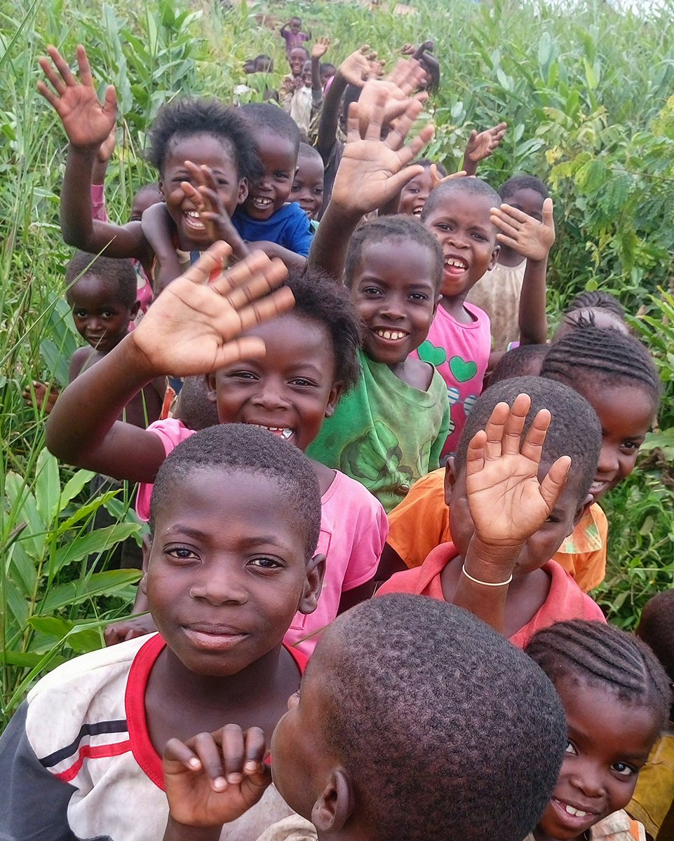 TribaletM's tweet photo. Camp de Kenani, Zambie. 15.000 refugiés en provenance du Congo vont être transféré dans un nouveau camp au milieu des bois, à Mantapala. https://t.co/UDteRem7ai