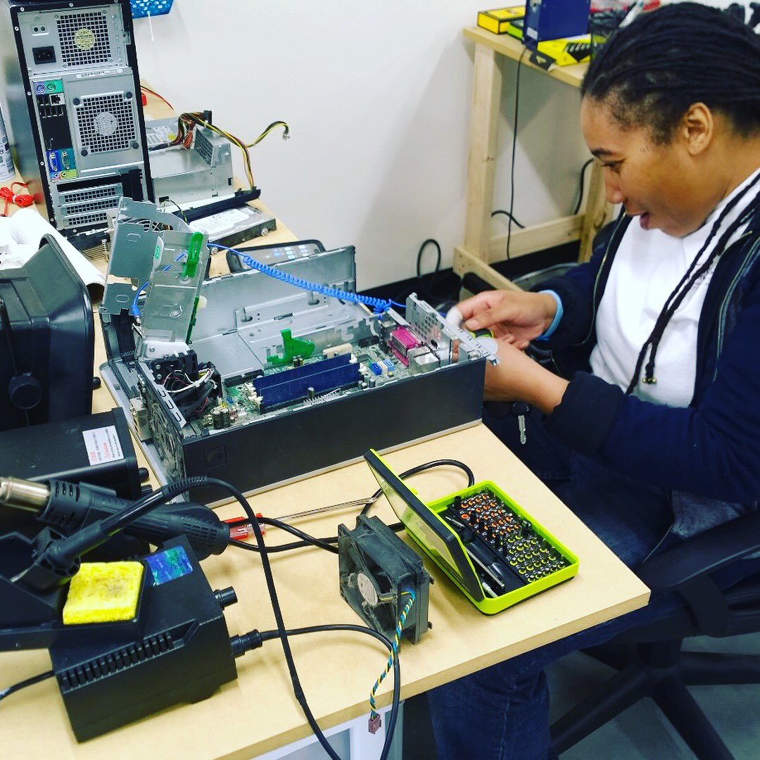 CellBotics's tweet image. Device Master 8 Day Course - Day 5 - Work Station Repair #computers  #cellphonerepairtraining  #computerrepairtraining #cellbotics #ipadrepair #comptia #certifiedtechnician
