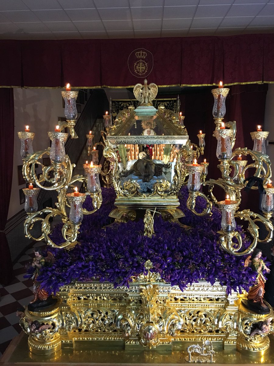 La Junta de Gobierno quiere agradecer a todos los Hnos de “Los Blancos”, penitentes, mantilleras, costaleros y bandas que ayer hicieron Estación de Penitencia, no era un día fácil, y gracias al gran esfuerzo de todos pudimos realizar nuestra Estación de Penitencia. Gracias.