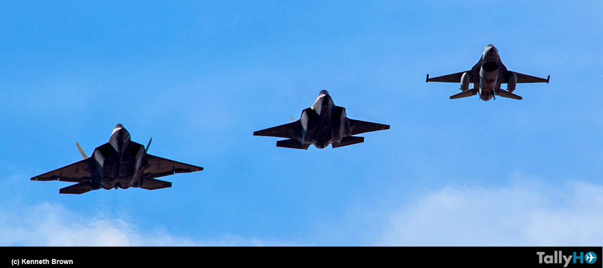 RevistaTallyHo's tweet photo. Masivo arribo de aeronaves USAF de Estados Unidos a FIDAE
https://t.co/0yKJBgVOn3
@usairforce @LockheedMartin @FIDAE_OFICIAL #FIDAE #F35 #F22 @FACh_Chile #Raptor #LightingII #TallyHo https://t.co/1Lf4uBmFDl