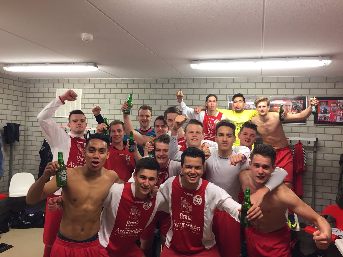 Topprestatie in topper tegen Groen Geel. Knappe 5-1 overwinning door goals van Tim Mulder (2x), Milan Ronkes (2x) en A-junior Diego Bos. We blijven meedoen om de prijzen!🔴⚪️👊