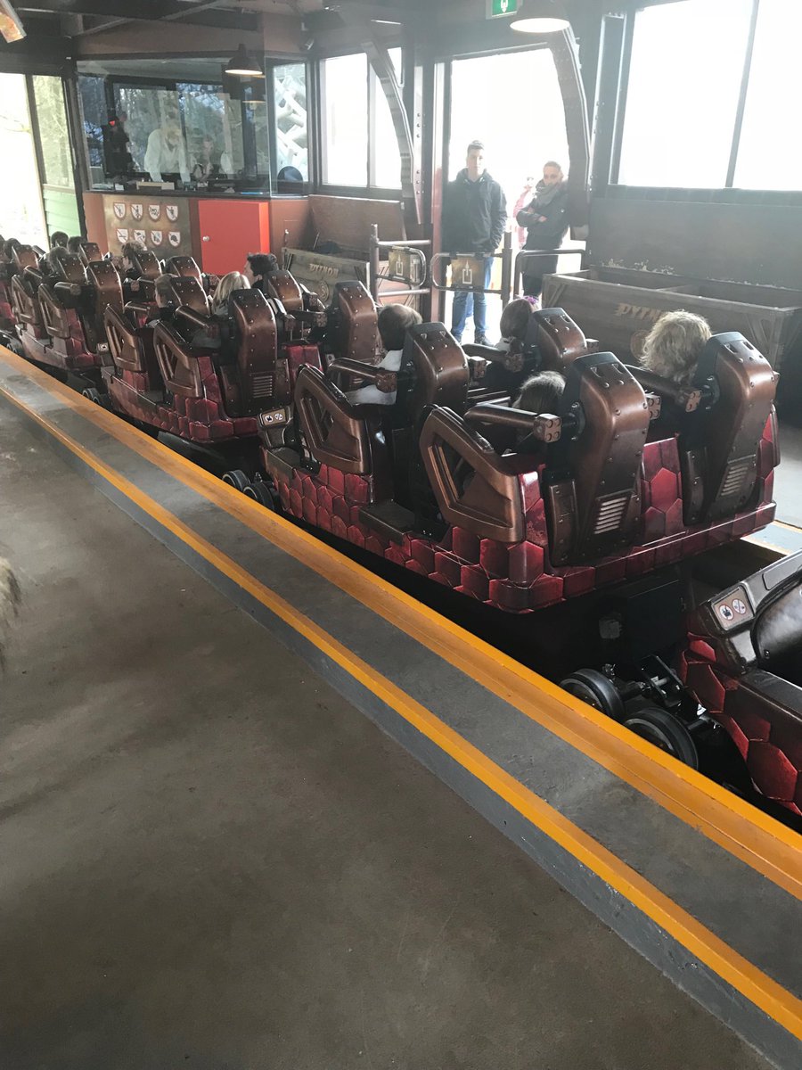 tekath013's tweet image. Oeps .... hij doet het toch niet!!!! #storing  #Efteling #Python2018