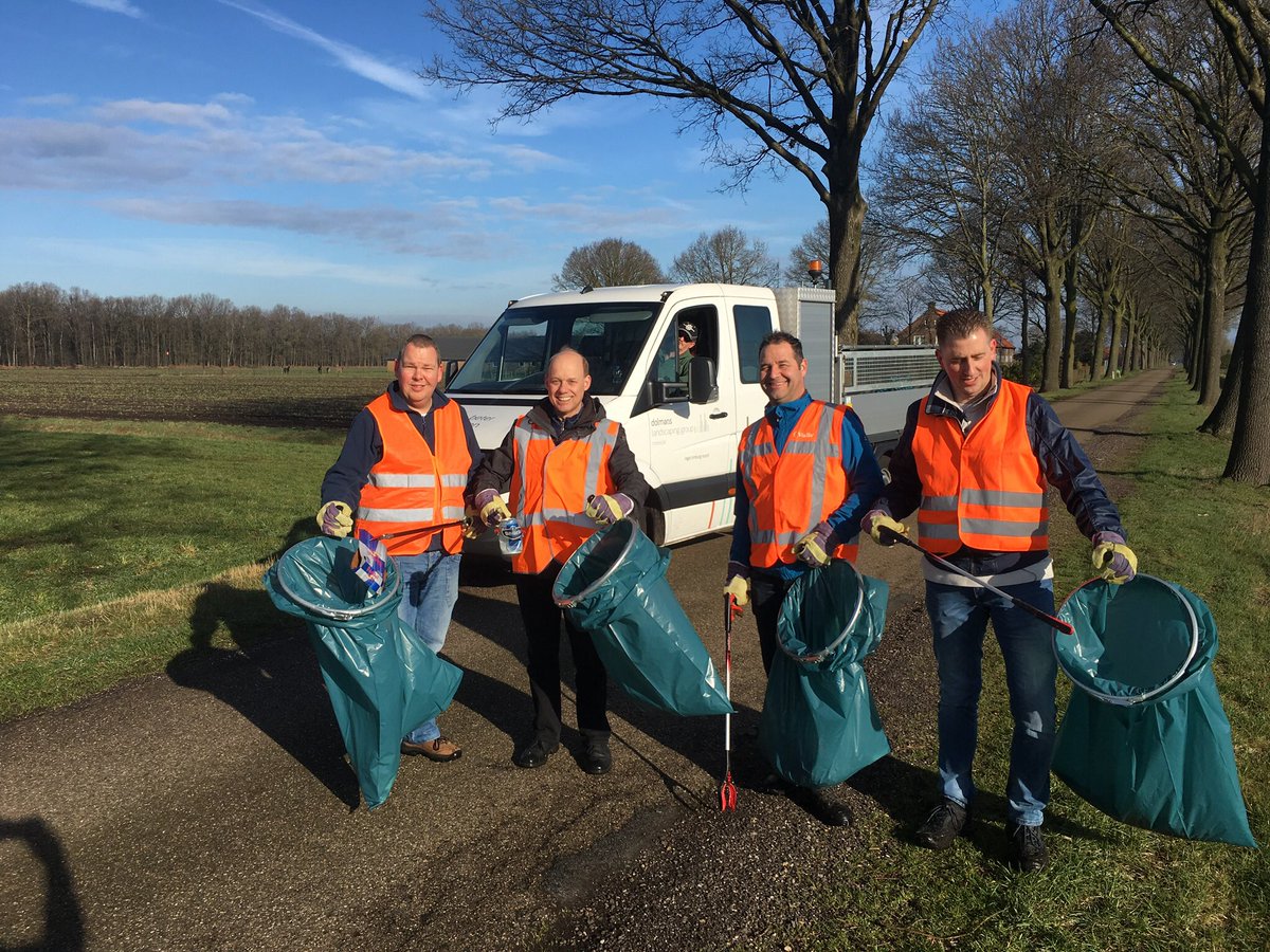 <a href="/pielhaan/">CV de Piëlhaan</a> vandaag bij opschoonactie van @SyntheseWelzijn in de weer voor een schone <a href="/Gemeente_Venray/">Gemeente_Venray</a> . Hier actief in buitengebied <a href="/pielreus/">freek arts</a> en <a href="/Zagewetters/">Zagewetters Mersele</a>. Top actie
