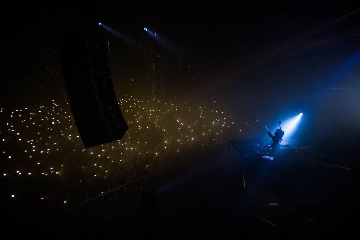 IAmAlanWalker's tweet photo. Had two amazing shows this weekend in Tallinn and St. Petersburg🔥 Moscow tonight! Final show of the #WOWtour Part 1. Where do you want to see me next? https://t.co/uDB0ge06l3