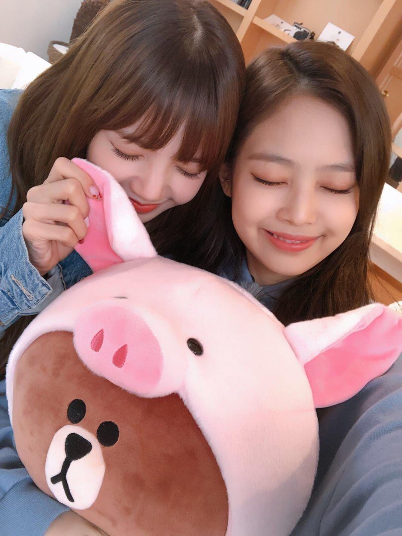 JevoLhtiW's tweet photo. ถ้าพิชูวว์ไม่มา งั้นวันนี้ขอลงเรือ #JENSA ก่อนนะเจ้าคะ  #BLACKPINK https://t.co/LAV6VBbk8h
