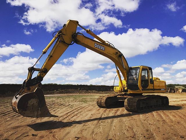 FleetRight's tweet photo. Did you win your bid and need an excavator to rent!? DM @fleetright for your buying, selling and rental needs • • • • #excavator #loader #heavyequipment #deere #caterpillar #equipmentrental #equipmentmanager #yellowiron #bigmachine #operator #dirtlif… https://t.co/kAKRRL0Cwp https://t.co/raDhXtA5eT
