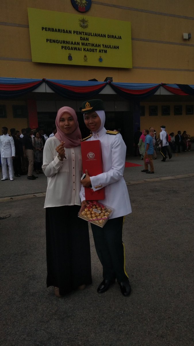 f4tin_farahanis's tweet photo. A big congrats to all my seniors on your commissioning day Good Luck in your next adventures sir & maam 😊
#favdoc #prkjebat #firstcadetofsocialsciences
#proudtobezb03 #zb03upnm https://t.co/mBeDMjOIb9