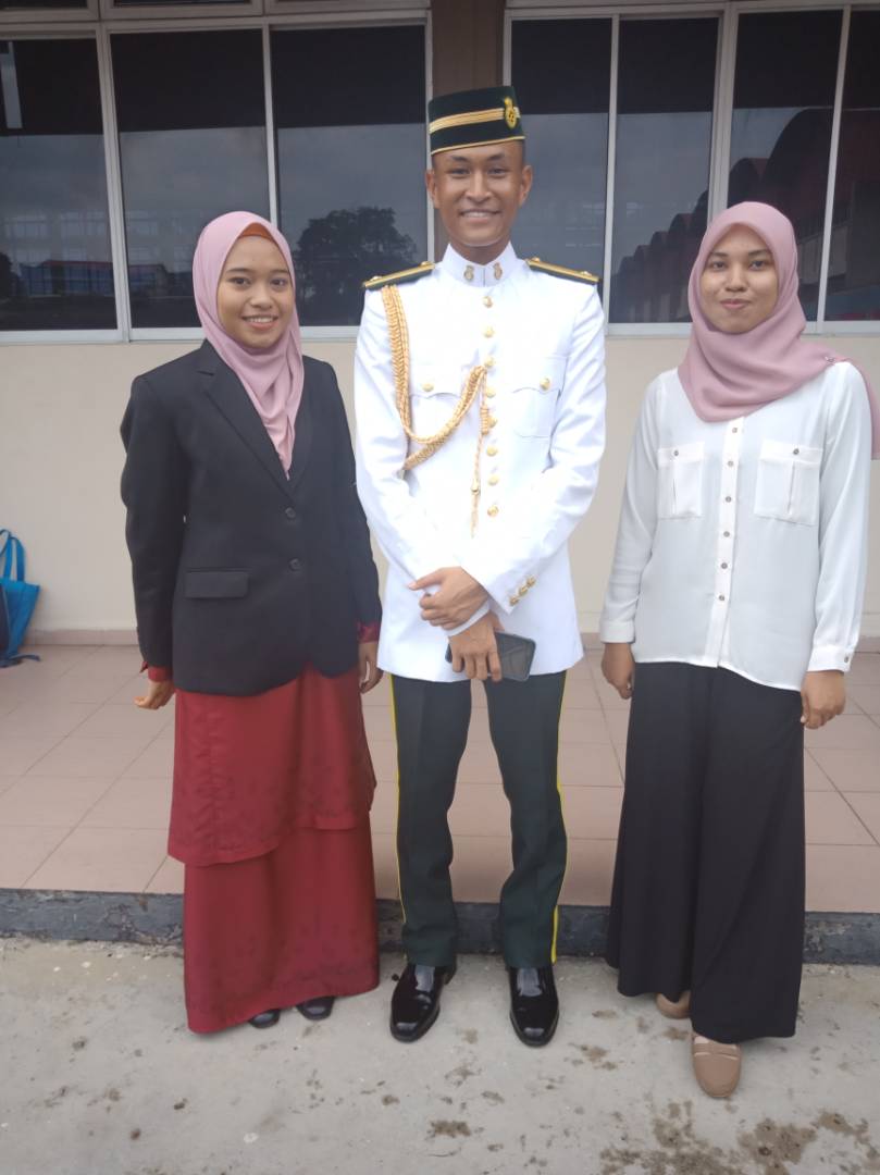 f4tin_farahanis's tweet photo. A big congrats to all my seniors on your commissioning day Good Luck in your next adventures sir & maam 😊
#favdoc #prkjebat #firstcadetofsocialsciences
#proudtobezb03 #zb03upnm https://t.co/mBeDMjOIb9