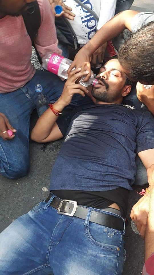 iamsumit61's tweet photo. #YuvaHallaBol  मैं एक मानव हूँ और जो कुछ भी मानवता को प्रभावित करता है उससे मुझे मतलब है...... Feelingless ,shameless, jumlebaaz.. godi sarkar #SSCExamScam https://t.co/EgRUbiiyNB