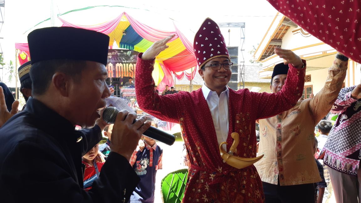 PKSLampung's tweet image. &quot;Terimakasih kak megew di acara keluarga sikam Sutan Sampurna Jaya,&quot; kata Darwis dalam bahasa setempat.makasih kak megew di acara keluarga sikam Sutan Sampurna Jaya,&quot; kata Darwis dalam bahasa setempat 
@PKSejahtera @MustafaJajuli
#M4JUBerbudaya #ad4tlampung