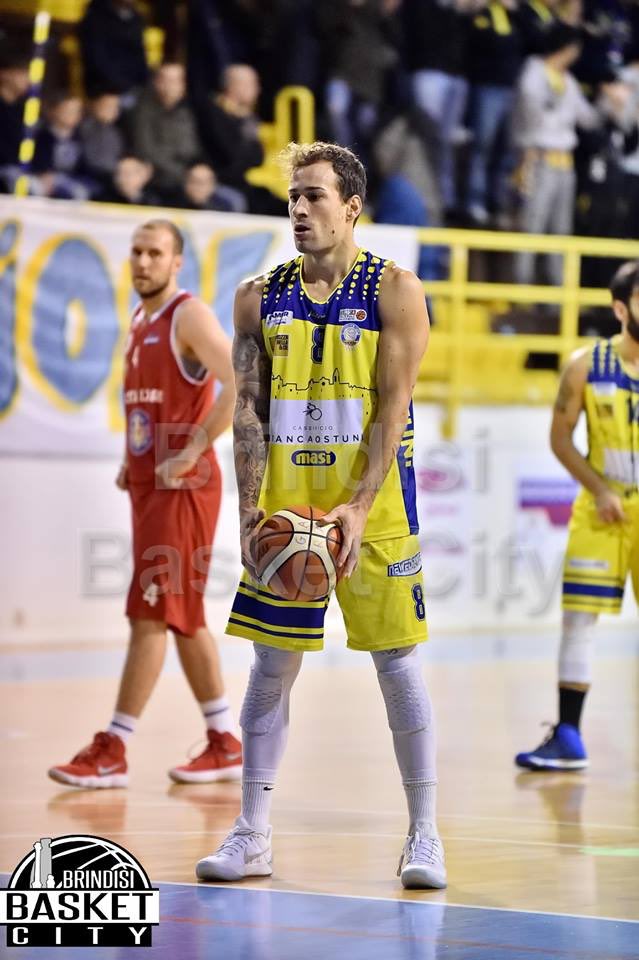 L'MVP Bellinfusto 💪 di Ostuni-Ruvo non poteva che essere lui: Vanni Laquintana mette a segno una prestazione appena al di sopra della sufficienza, con 45 punti, 14/14 da due, 5/12 da tre, 2/3 ai liberi, 3 rimbalzi, 2 assist e 43 di valutazione! 💛💙