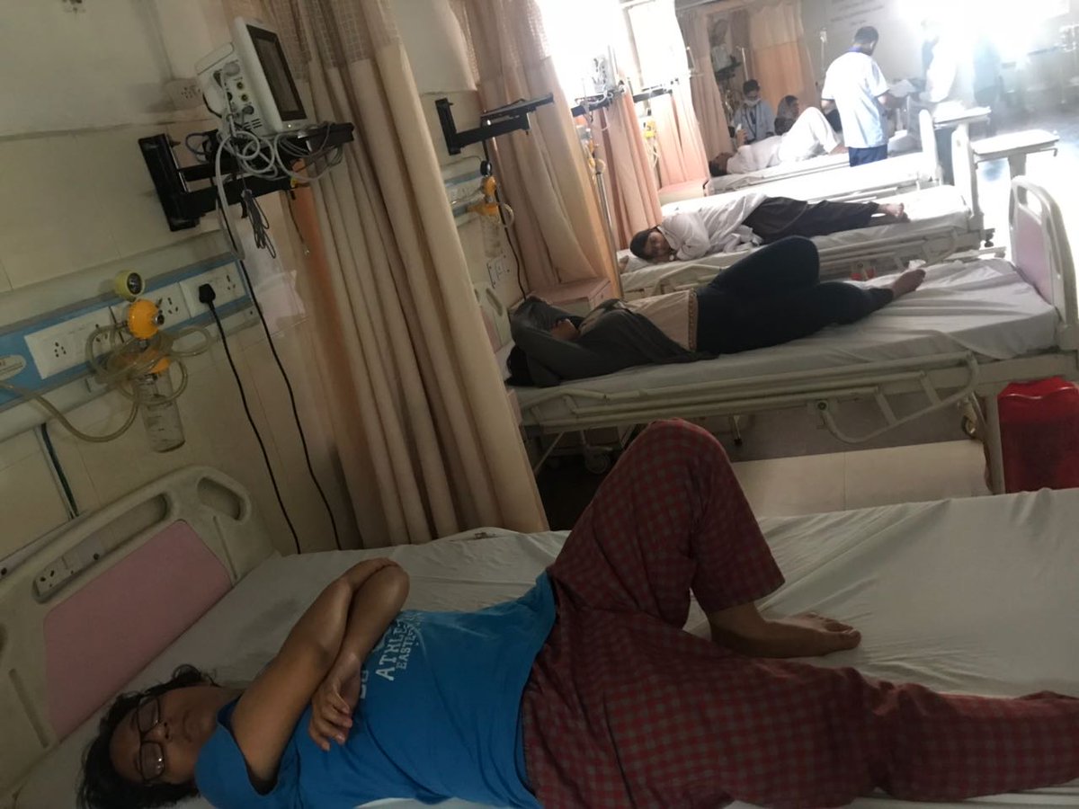 AnamikaBhasin's tweet photo. We are on a continuous strike since 5 days..! today there was no progress from management instead they enjoyed their fest to fullest today and they spread the rumours that our strike had been called off in media.! we want justice.. #doctorsnotbanks https://t.co/WIheFlT3BH