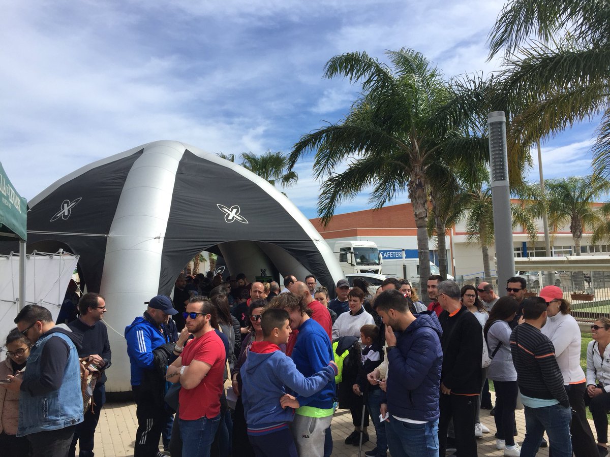 Que espectacion hay ya en la puerta del pabellón <a href="/phoradada/">Pilar de la Horadada</a>