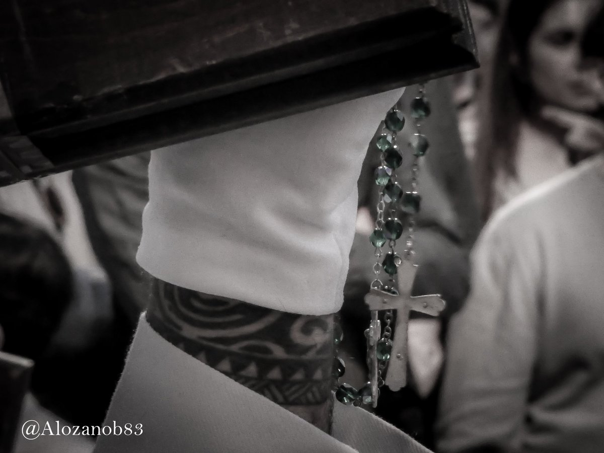 AntonioLB_ph's tweet photo. Clásico y moderno. Todo cabe en esta Semana #SSantaSevilla18 #SsantaSevABC #SSantaElCorreo @7_Palabras https://t.co/k5AhGnapkr