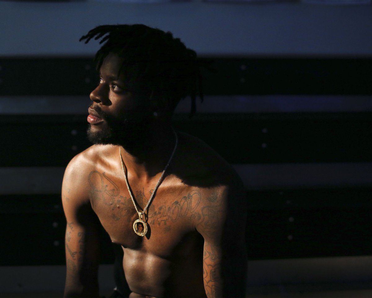 With her photo around his neck, @ReggieBullock35 remembers his late sister, Mia Henderson, on #TransDayOfVisibility. 

Story coming soon on Players’ Tribune.