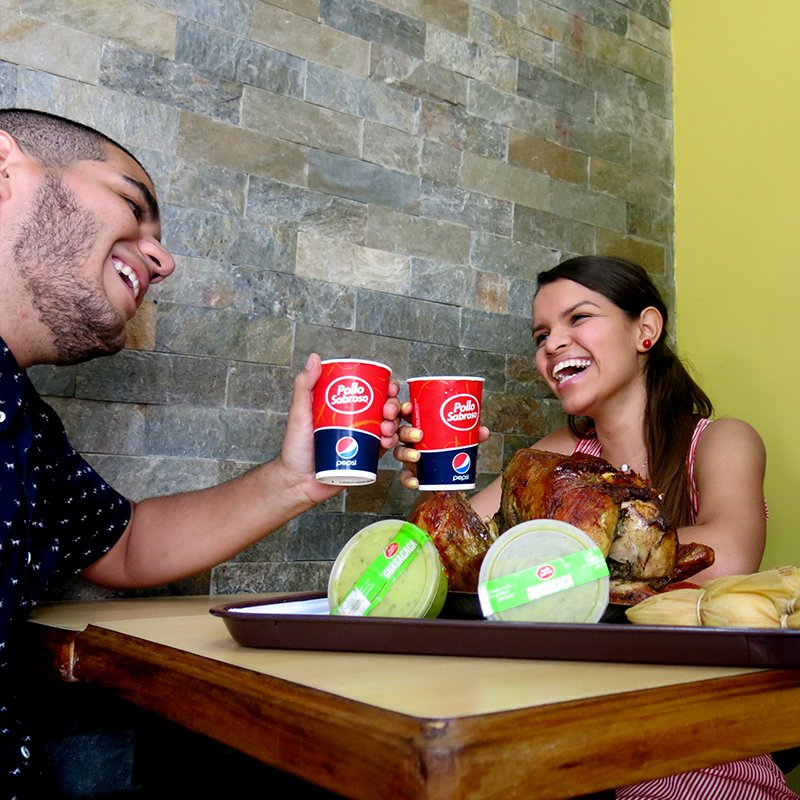 PolloSabrosoVE's tweet photo. ¡Ellos la pasan bien mientras comen sabroso!😁🍗🤣

#PolloSabroso #Compartir #Comer #Felicidad #PasalaSabroso https://t.co/bhN8f20szq