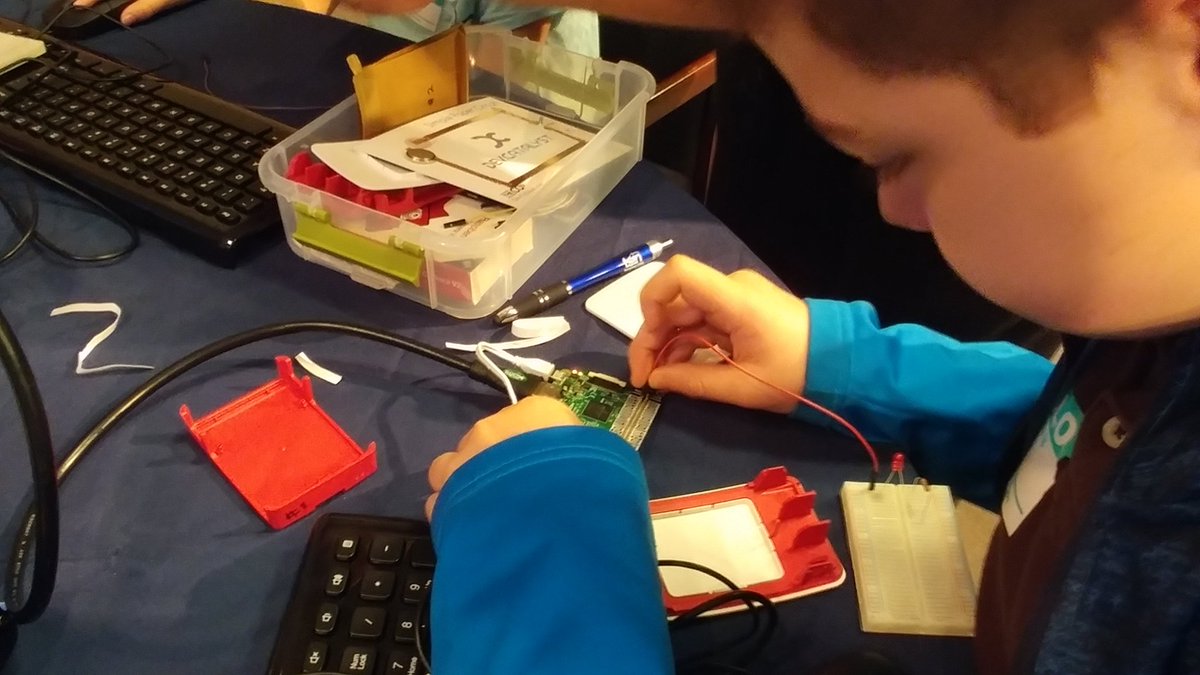theTSIN's tweet image. We&apos;re learning how to breadboard electronic components &amp;amp; write commands in #Python to control LEDs &amp;amp; draw pixels on a LED matrix - #STEM skills in action! #devcatalyst