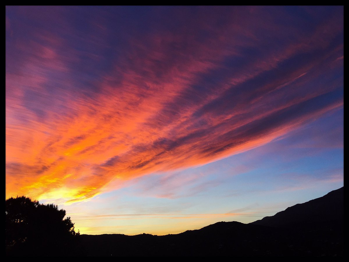 CloudAppSoc's tweet photo. RT @MKWPublishing: Sunset view now...

#sunset #clouds #view #Spain @EarthandClouds @StormHour @CloudAppSoc @ThePhotoHour https://t.co/iW3Yg73Wdh
