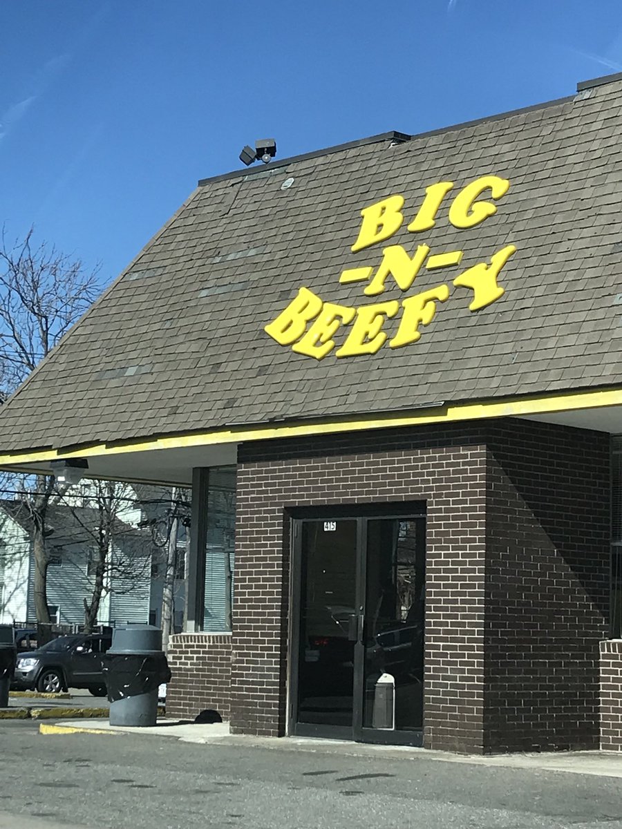 mr_lloyd_wrong's tweet photo. Found your mom’s restaurant. https://t.co/zQCysQTUrF