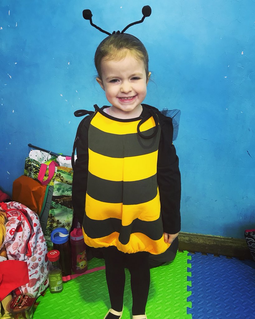 KerryFalls's tweet photo. Our ballerina honey bee #raisethebarre #stephaniecookschoolofdance https://t.co/1Tbj2lzg6k